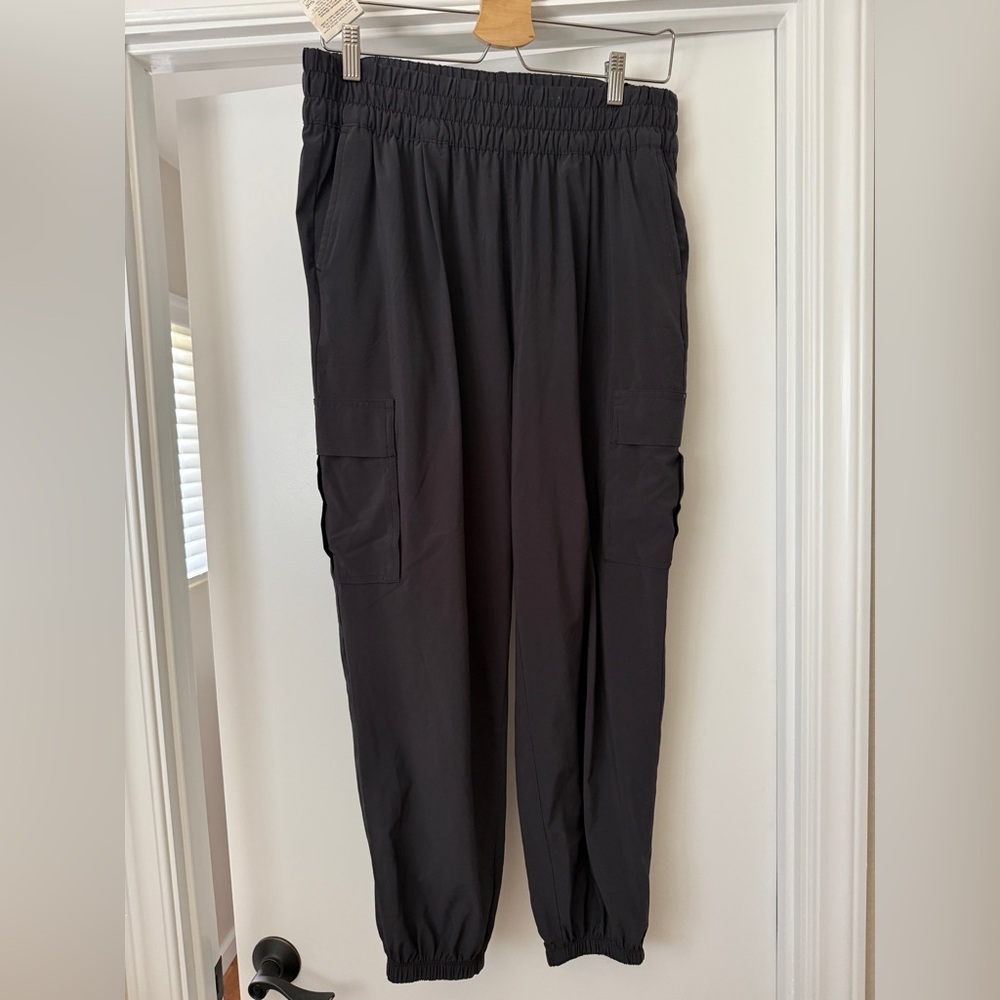 Vuori villa cargo pants in large